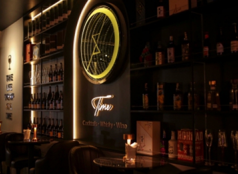 Time Bistro Bar - Quán bar chill bậc nhất xứ Đà Thành theo phong cách sang trọng không kém phần hiện đại.